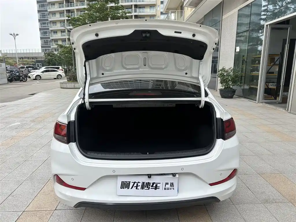 Hyundai Elantra 2020 — фото 21