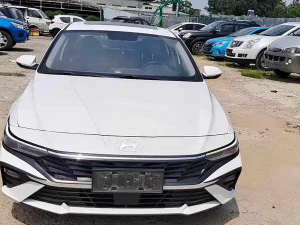 Hyundai Elantra 2023