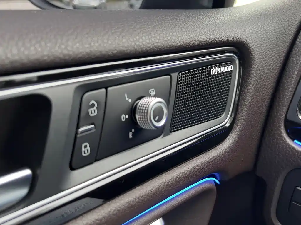 Volkswagen Touareg 2018 — фото 10