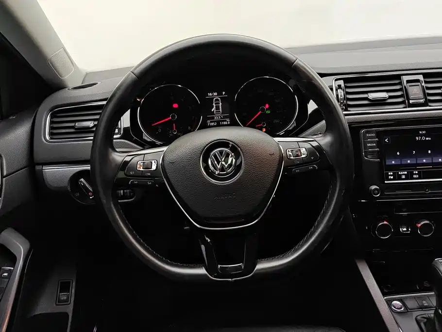 Volkswagen Sagitar 2018 — фото 15