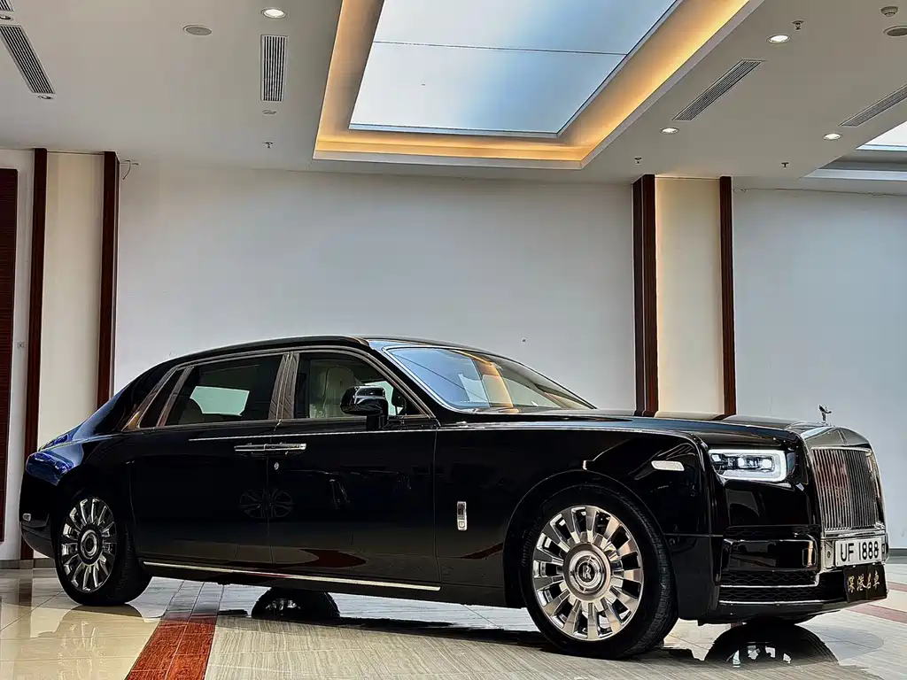 Rolls-Royce Phantom 2019 — фото 3