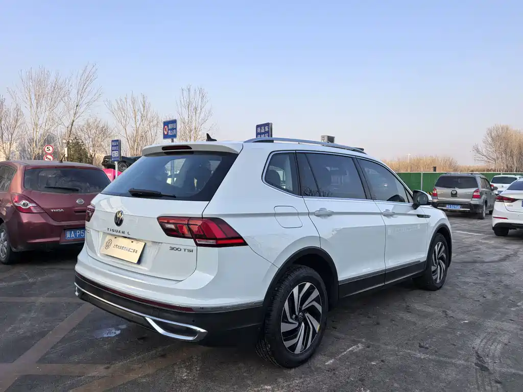 Volkswagen Tiguan L 2023 — фото 3