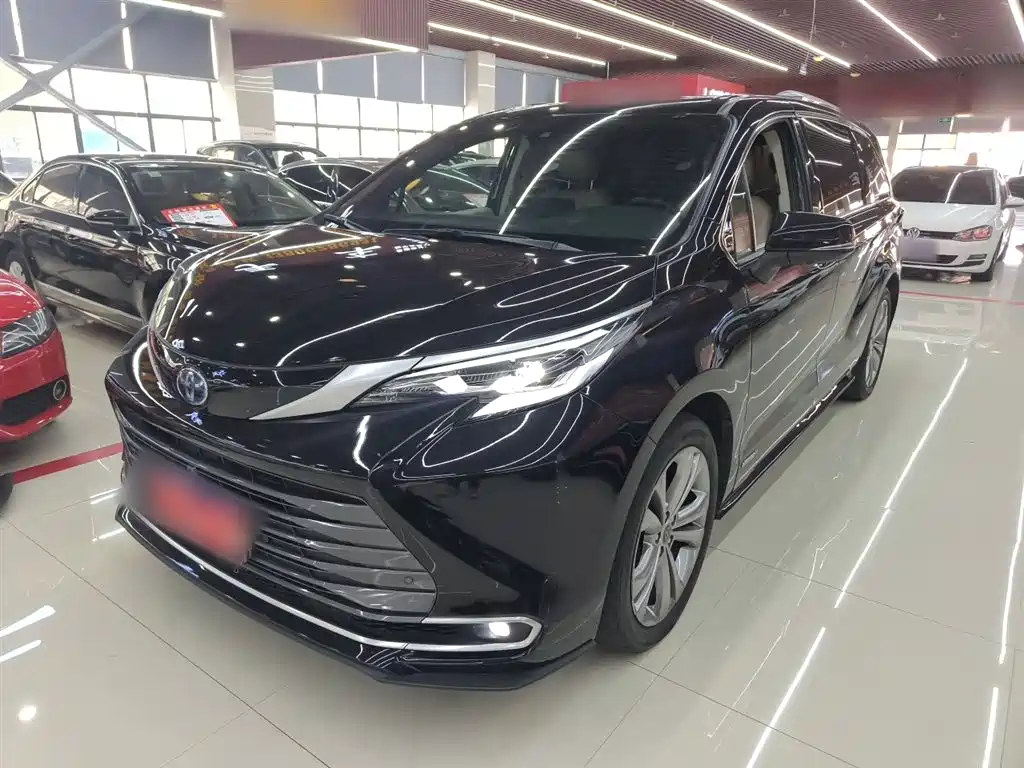 Toyota Sienna 2023 — фото 1
