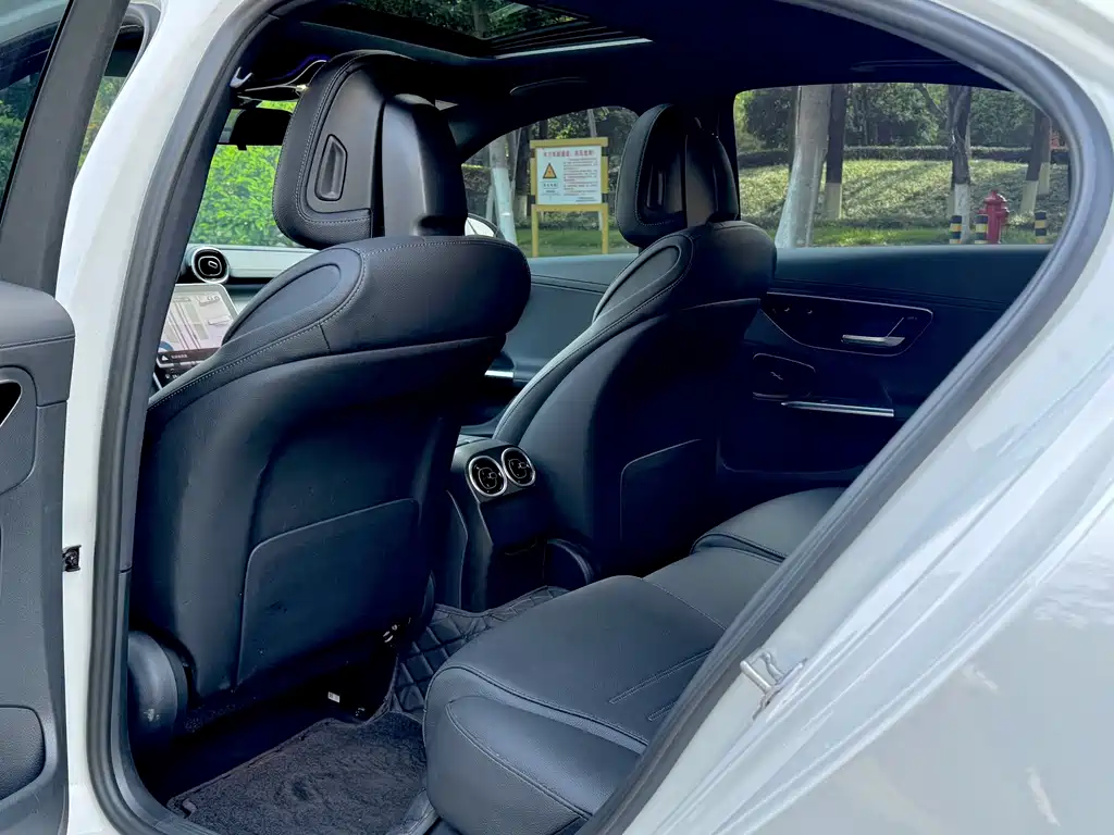 Mercedes-Benz C-Class 2023 — фото 6