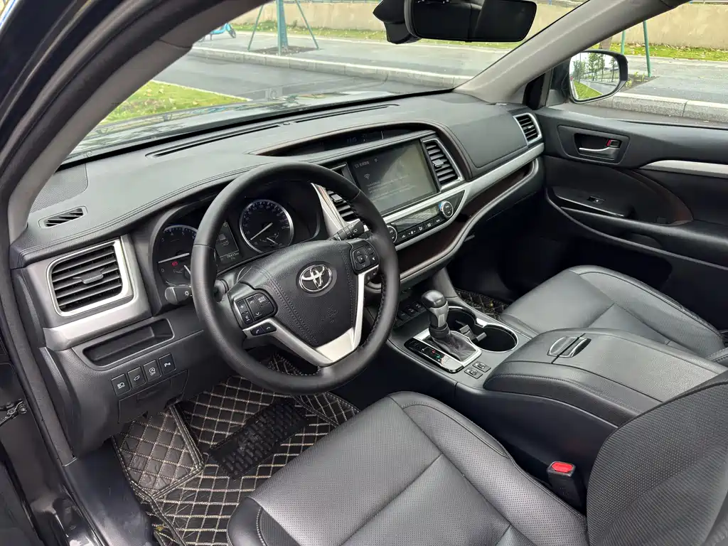 Toyota Highlander 2018 — фото 3