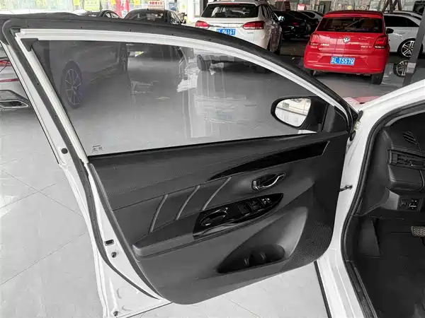 Toyota Yaris L 2021
