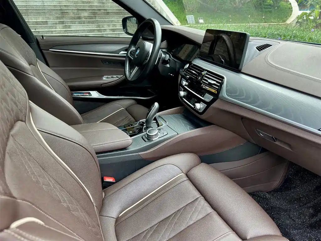 BMW 5 Series 2022 — фото 12