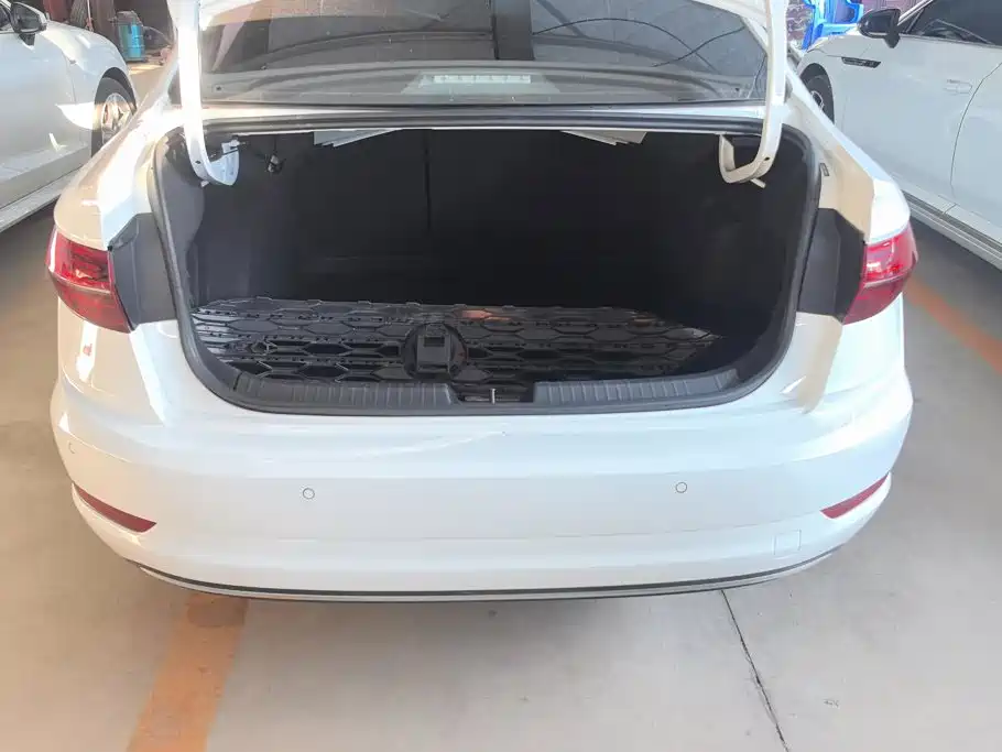Volkswagen Sagitar 2021