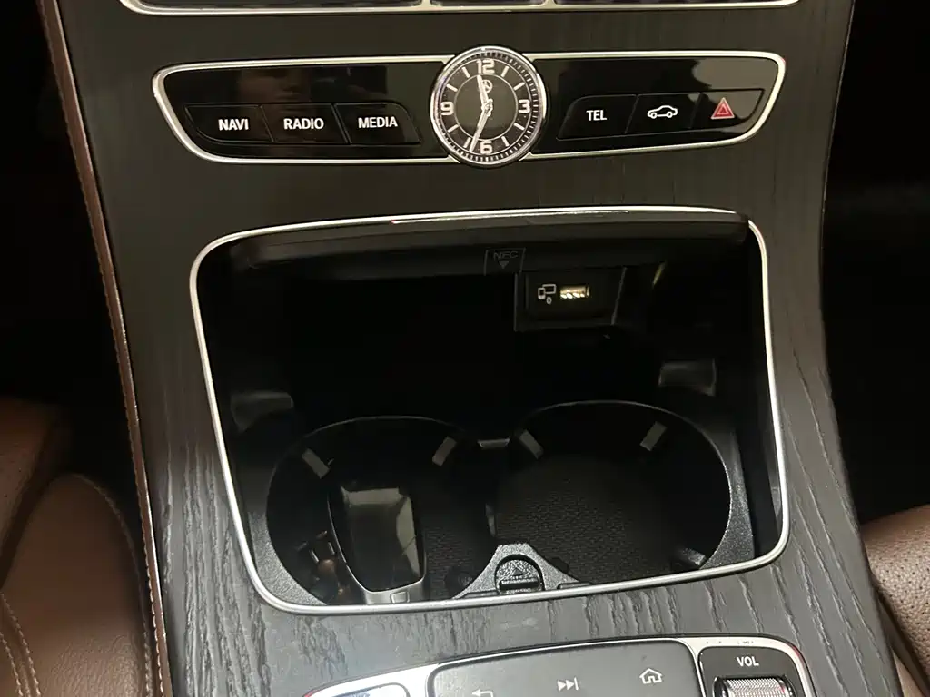 Mercedes-Benz E-Class 2020 — фото 20