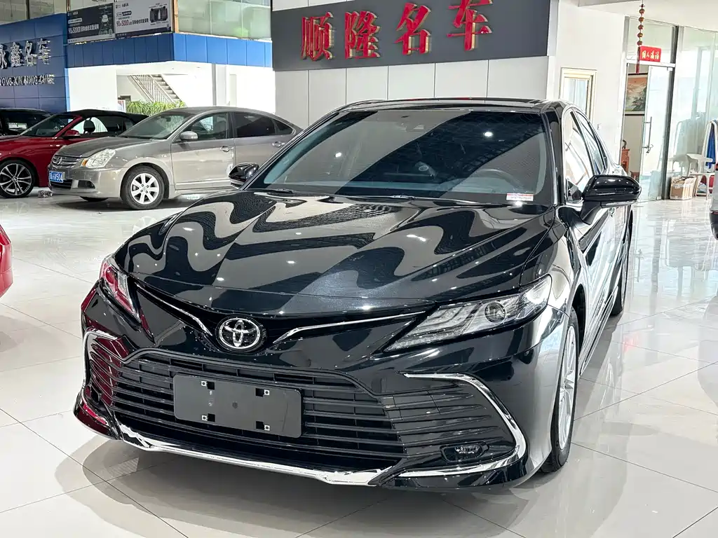 Toyota Camry 2024 — фото 1