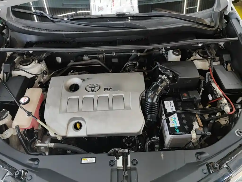Toyota RAV4 2019 — фото 16