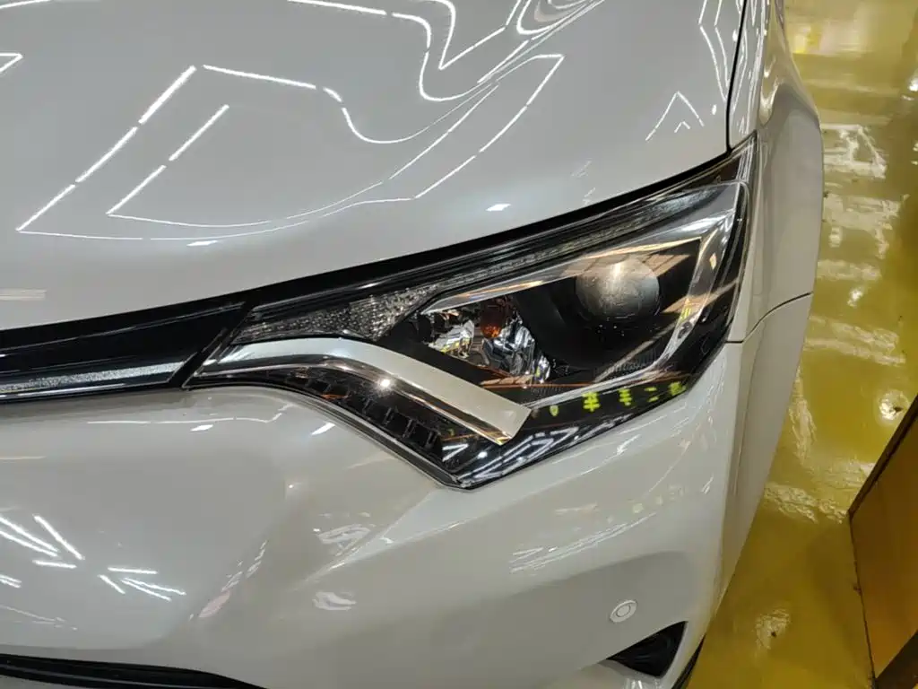 Toyota RAV4 2019 — фото 18