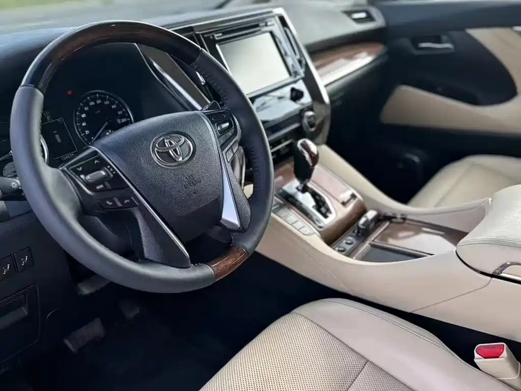 Toyota Alphard 2017 — фото 17