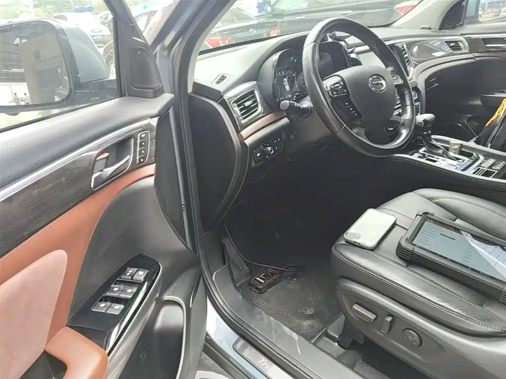 GAC Motor Trumpchi GS8 2017 — фото 15