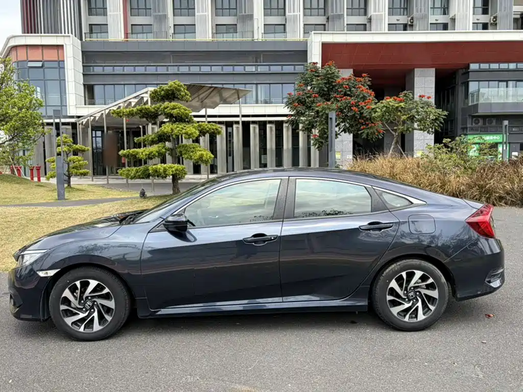 Honda Civic 2019 — фото 24