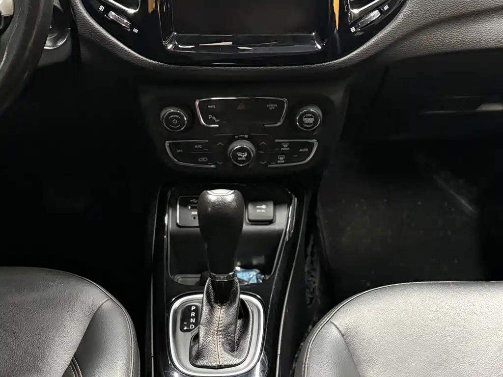Jeep Compass 2020 — фото 12