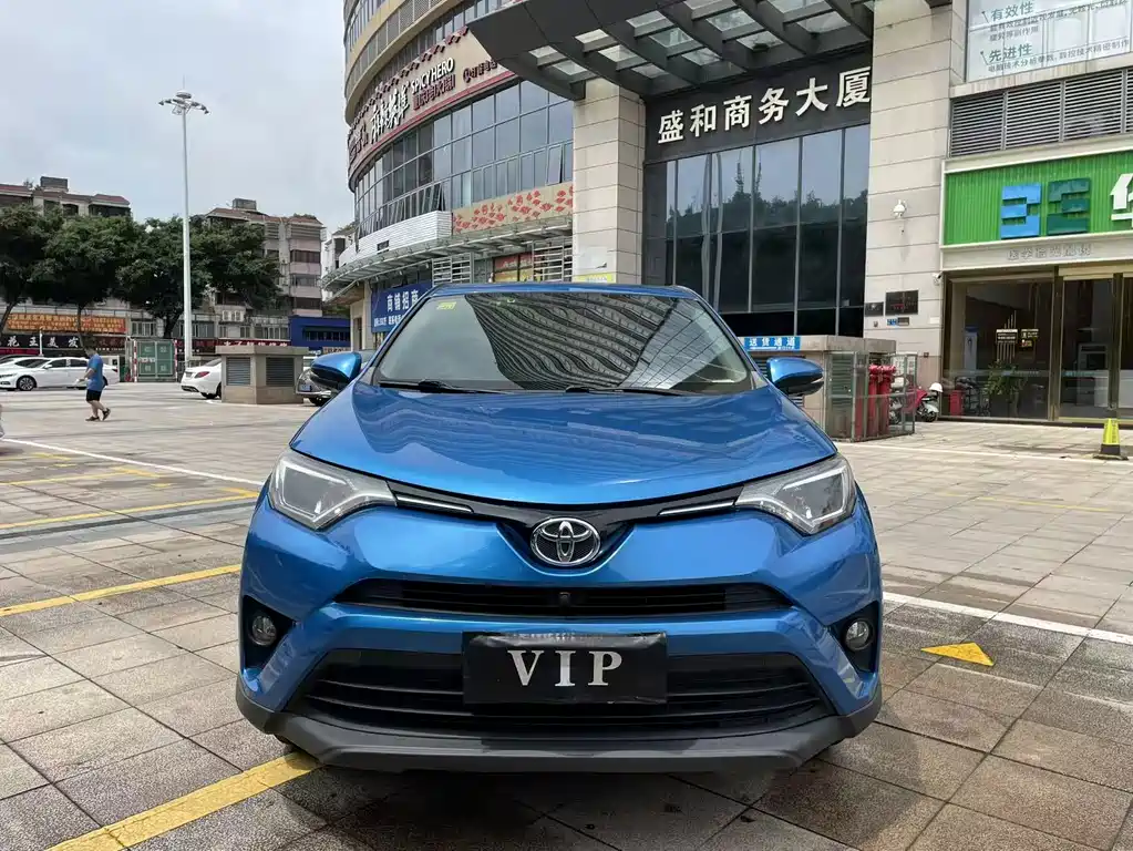Toyota RAV4 2017 — фото 2