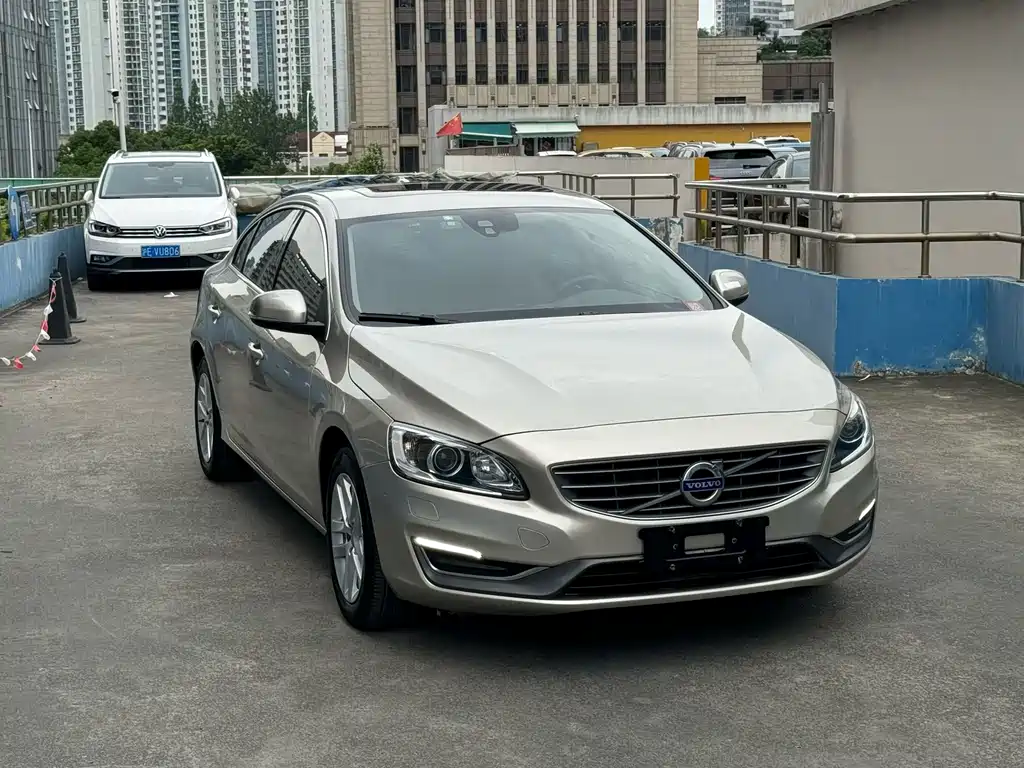 Volvo S60 2017 — фото 2