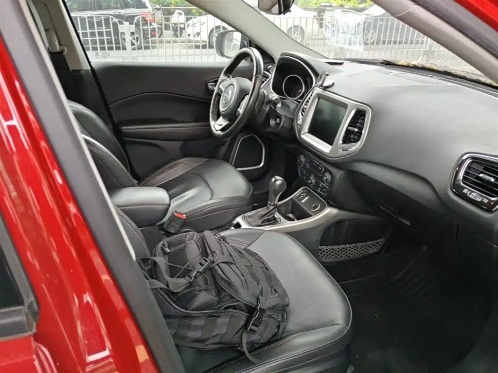 Jeep Compass 2017 — фото 25