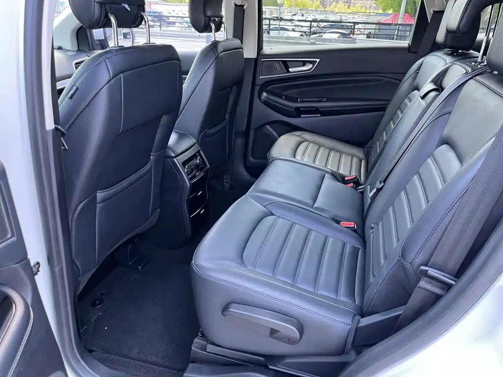 Ford Edge 2019 — фото 13