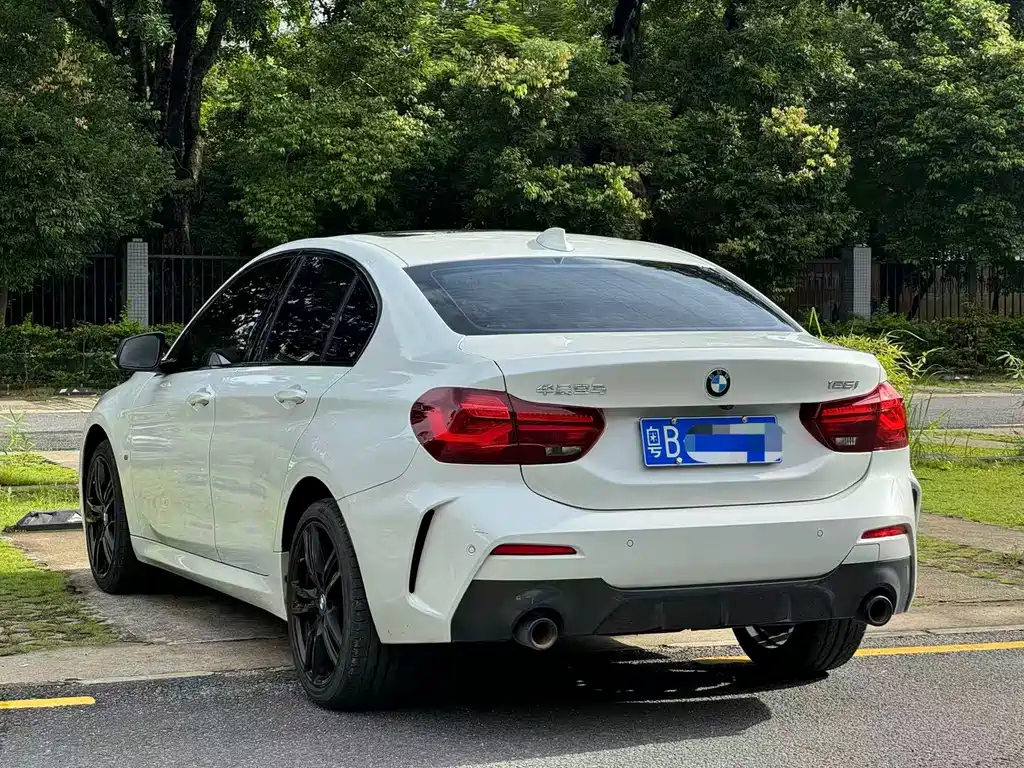BMW 1 Series 2023 — фото 15