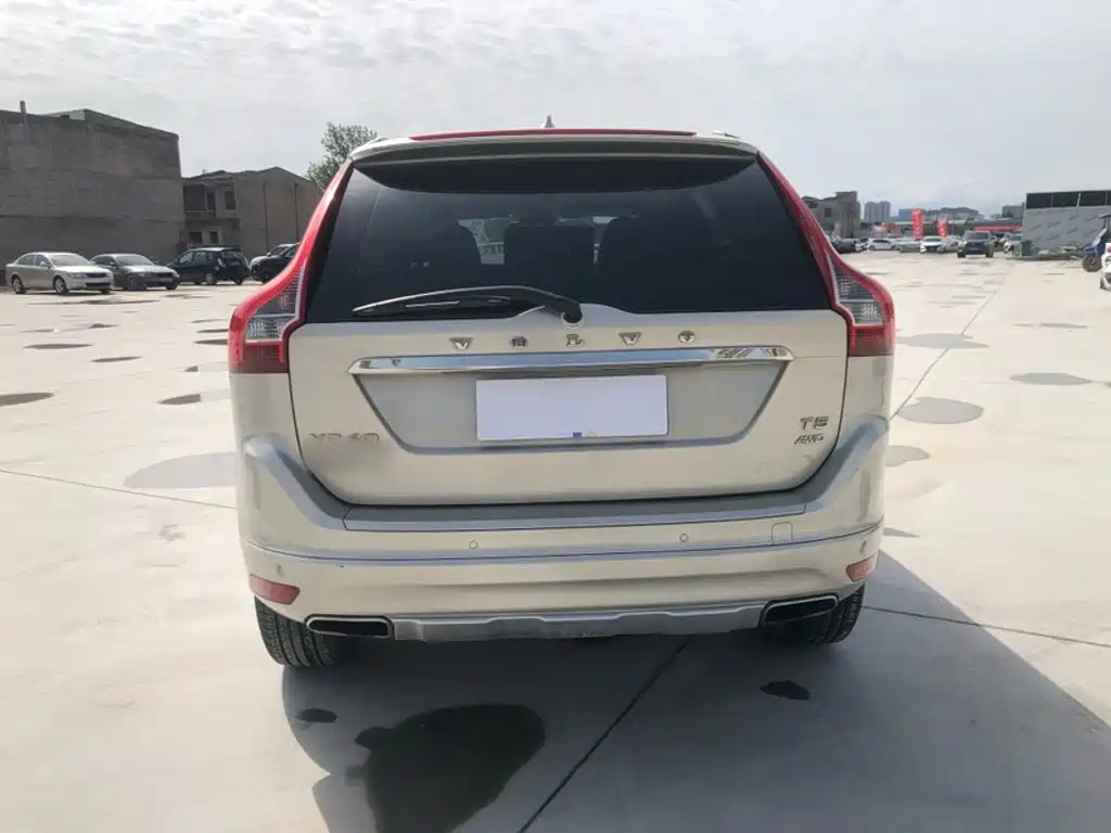 Volvo XC60 2017 — фото 13