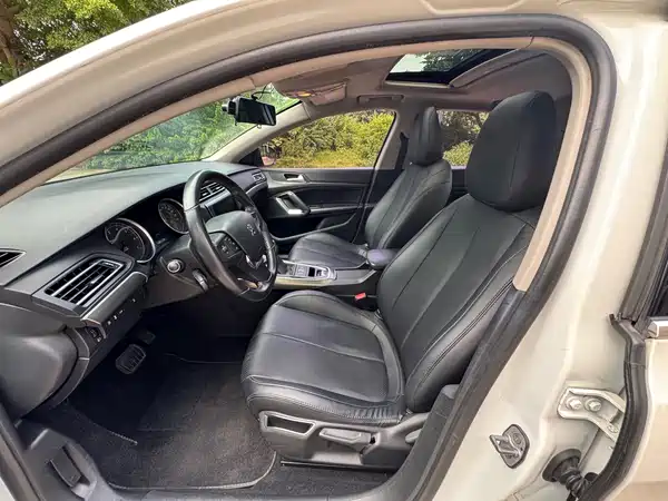 Peugeot 408 2016