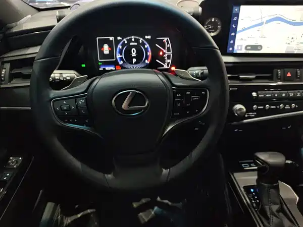 Lexus ES 2024