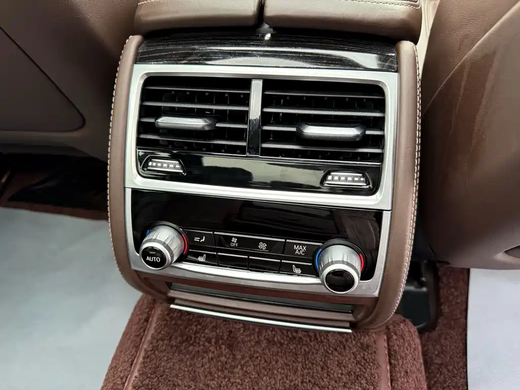 BMW 7 Series 2020 — фото 9