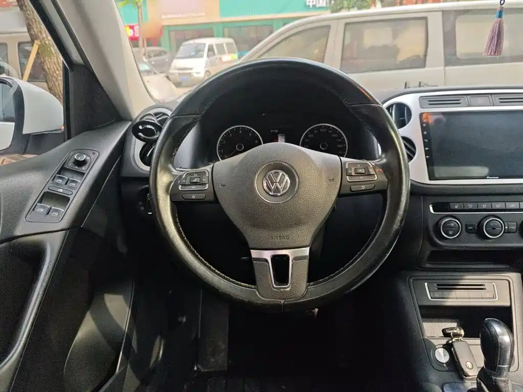 Volkswagen Tiguan 2015 — фото 3