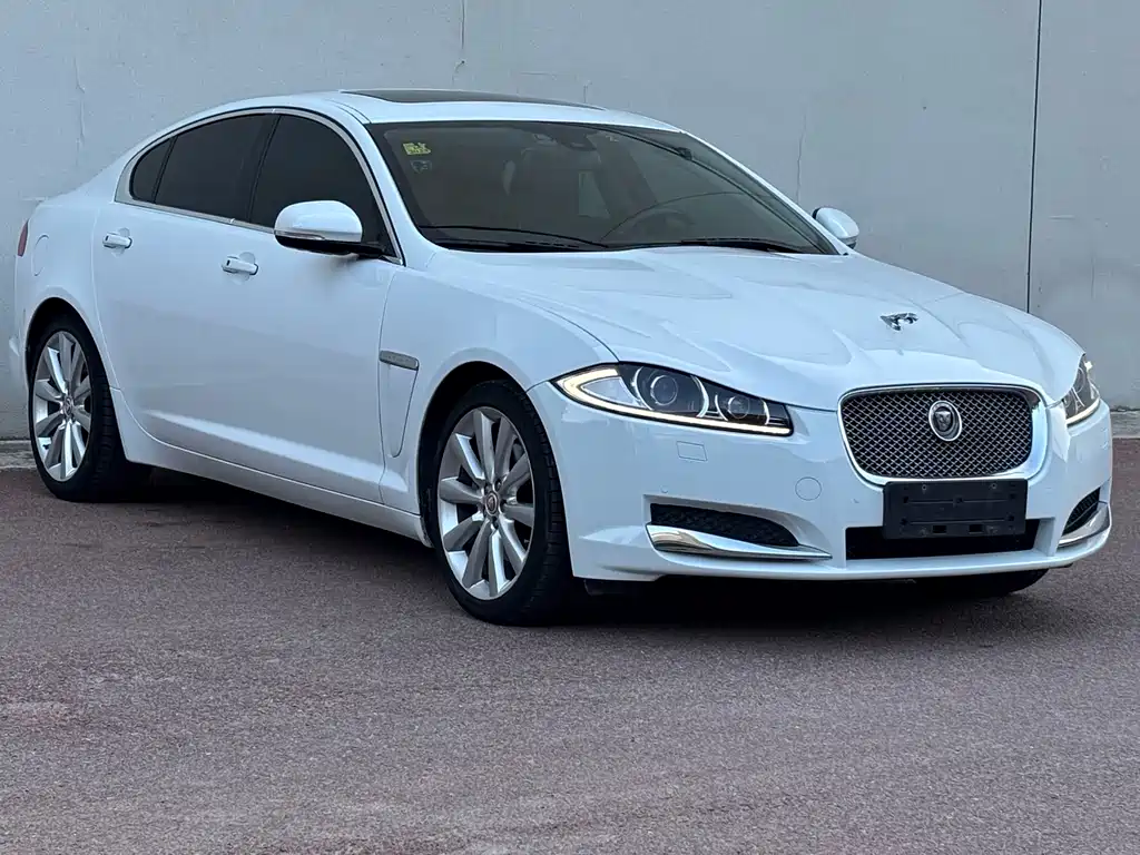 Jaguar XF 2015 — фото 3