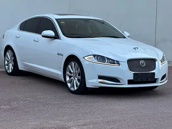 Jaguar XF 2015