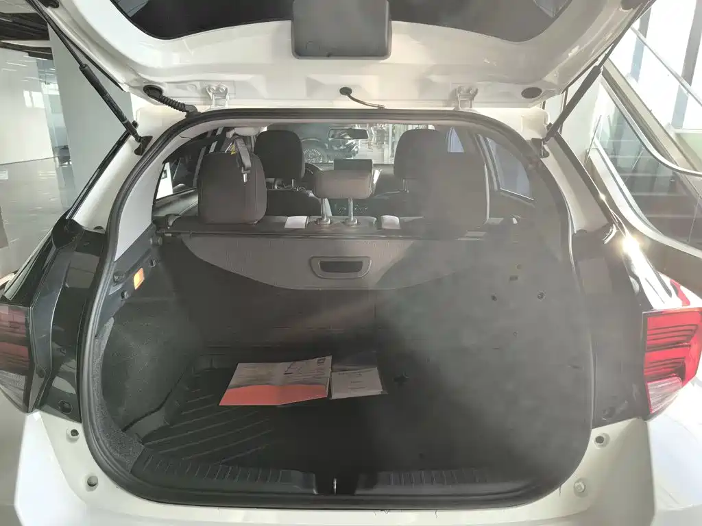 Toyota Yaris L 2020 — фото 9