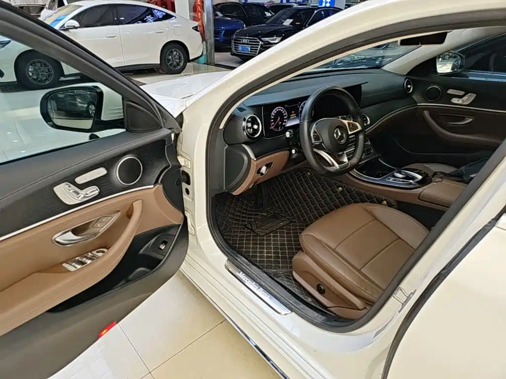 Mercedes-Benz E-Class 2017 — фото 12