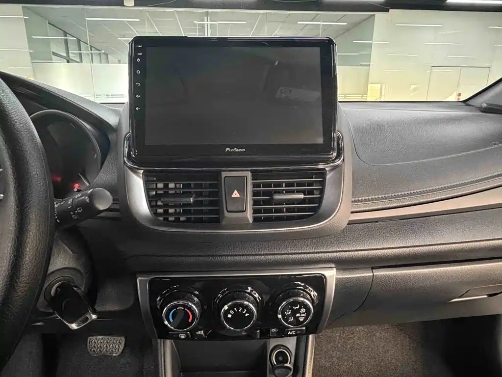 Toyota Yaris L 2020 — фото 15