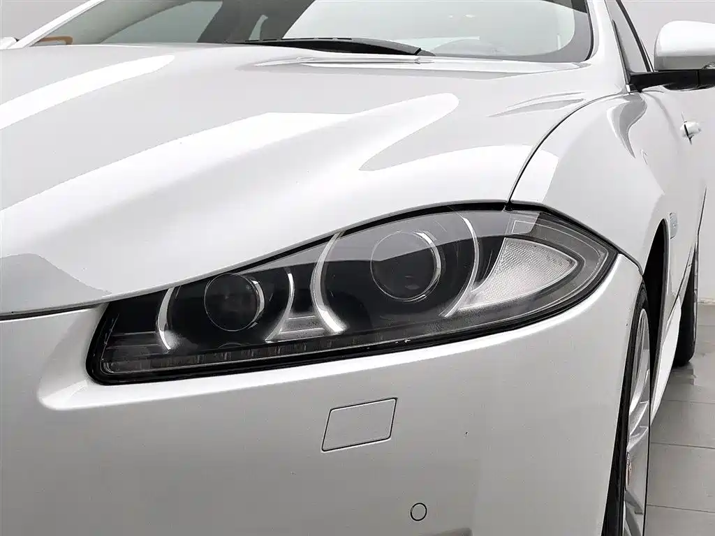 Jaguar XF 2014 — фото 7