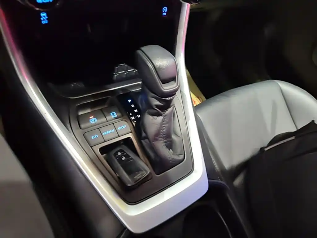 Toyota Wildlander 2021 — фото 14