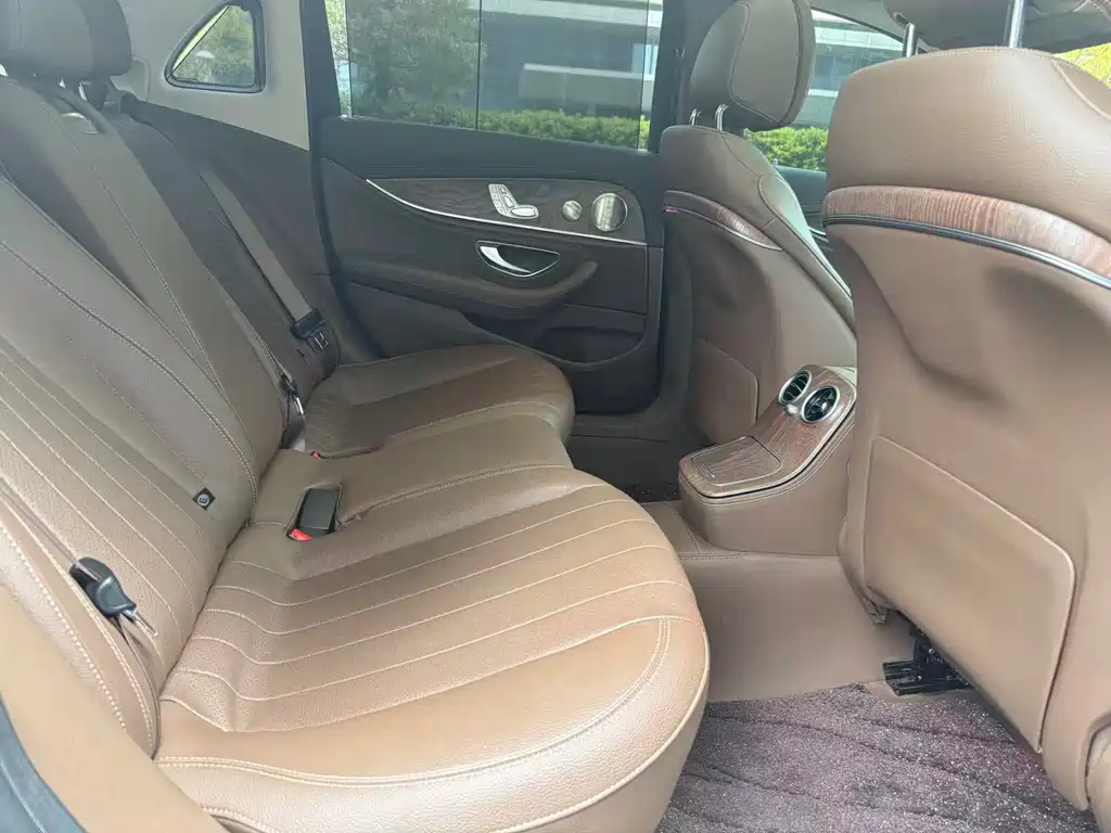 Mercedes-Benz E-Class 2022 — фото 10