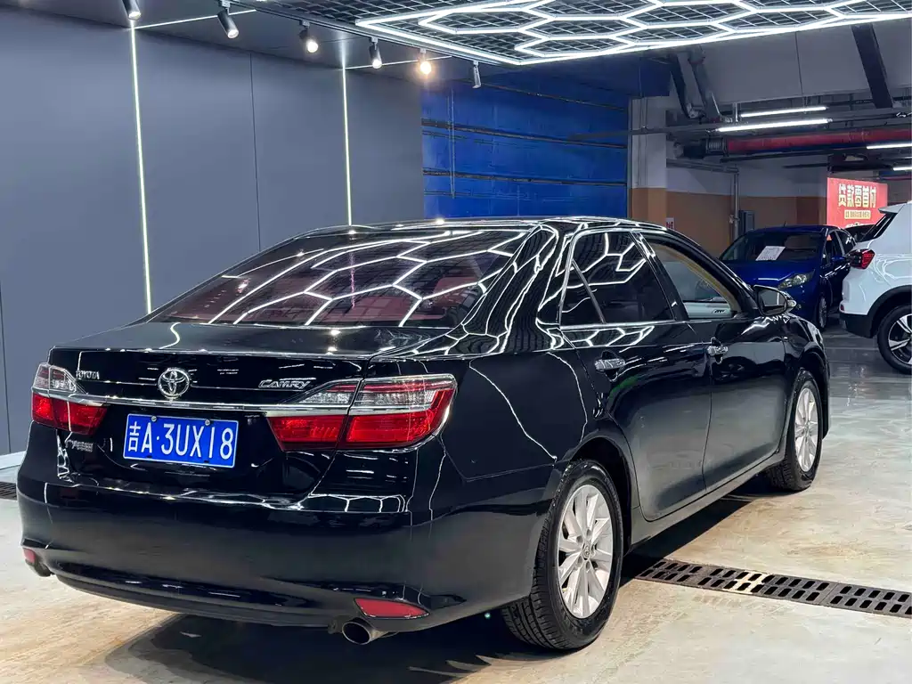 Toyota Camry 2015 — фото 9