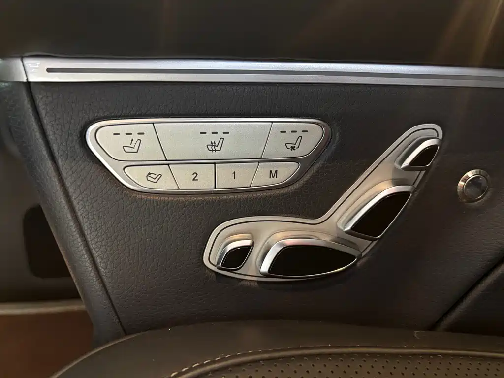Mercedes-Benz V-Class 2023 — фото 8
