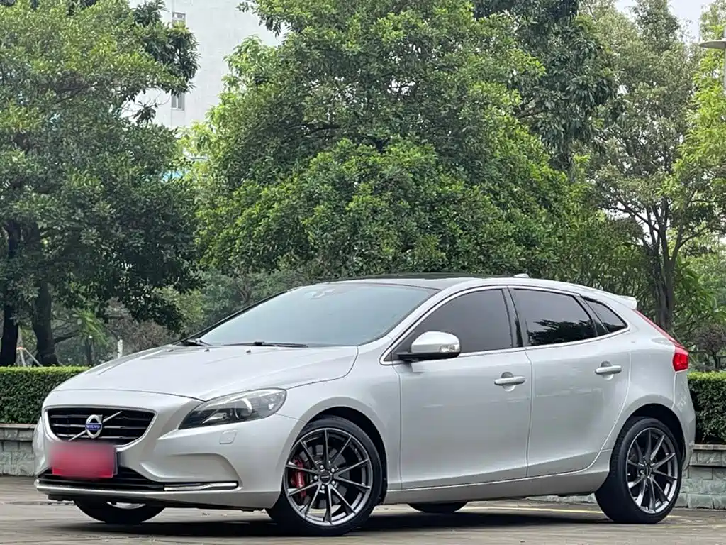 Volvo V40 2016 — фото 1