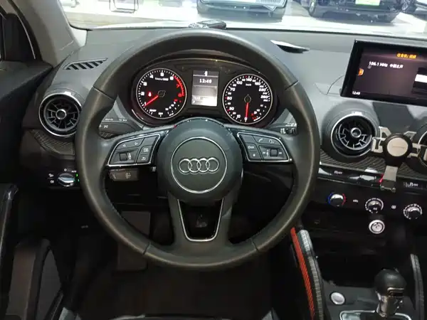 Audi Q2L 2019