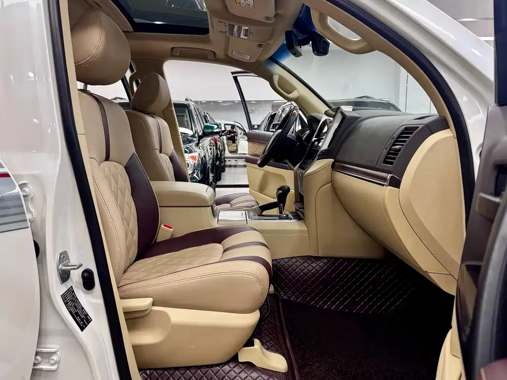 Toyota Land Cruiser 2017 — фото 12