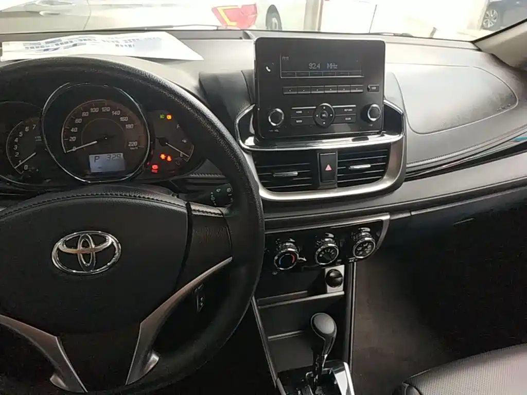 Toyota Yaris L 2021