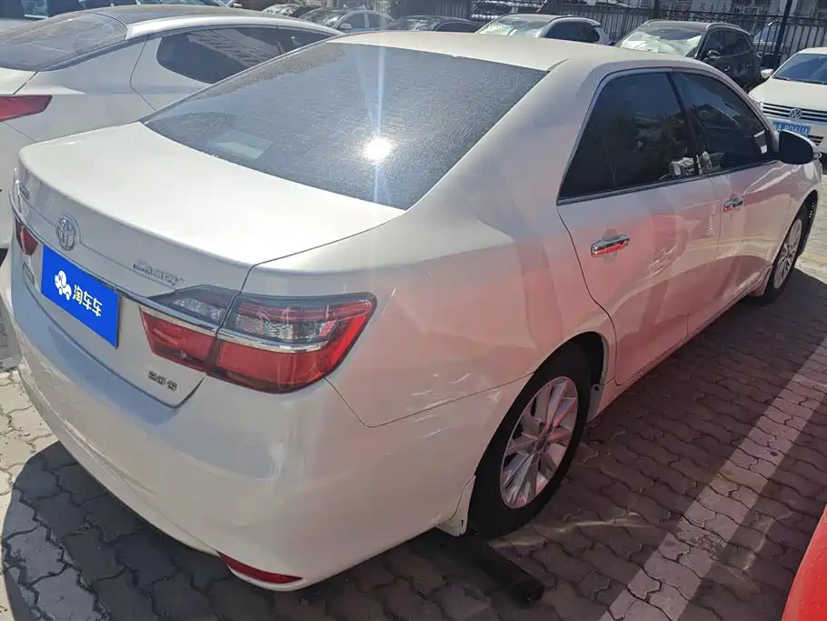 Toyota Camry 2015 — фото 3