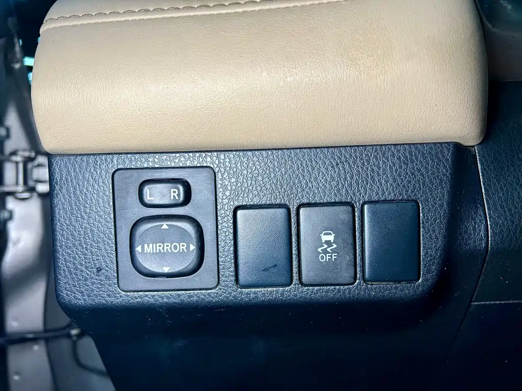 Toyota RAV4 2016 — фото 21