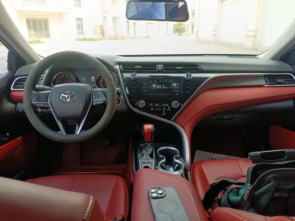 Toyota Camry 2020 — фото 10