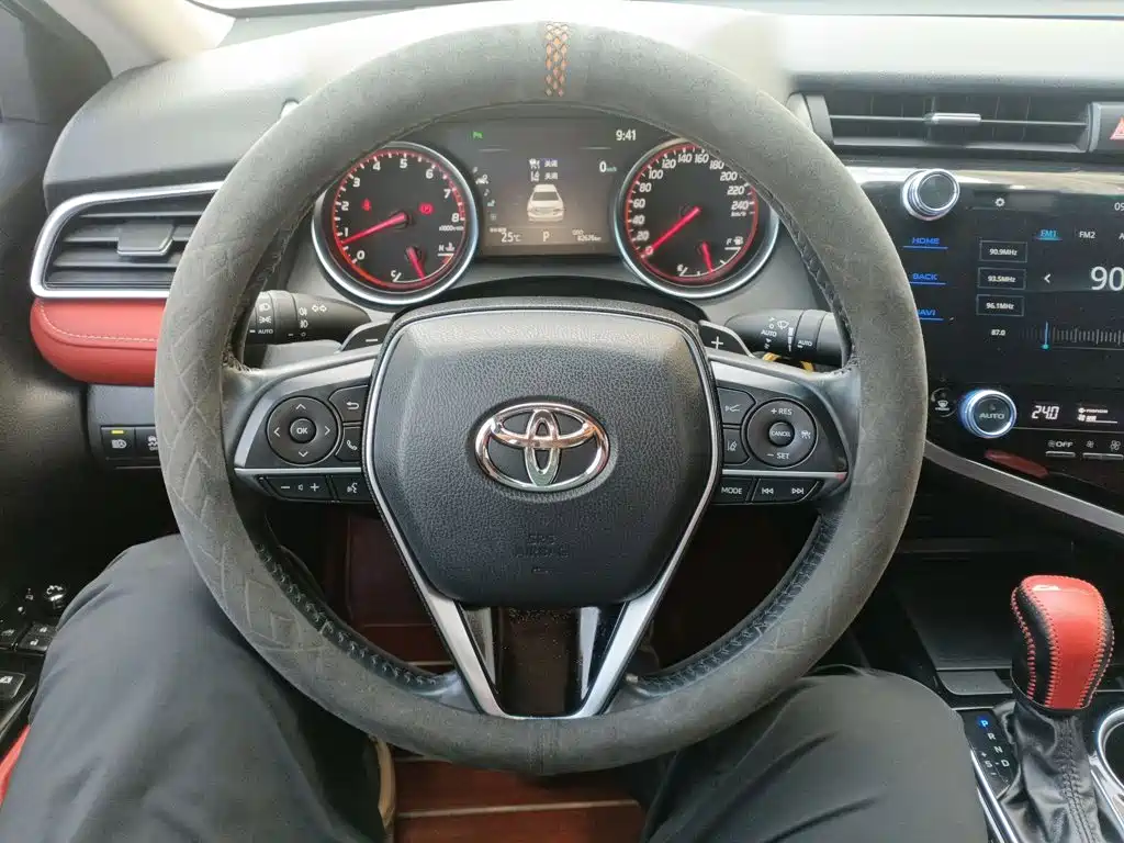 Toyota Camry 2020 — фото 11