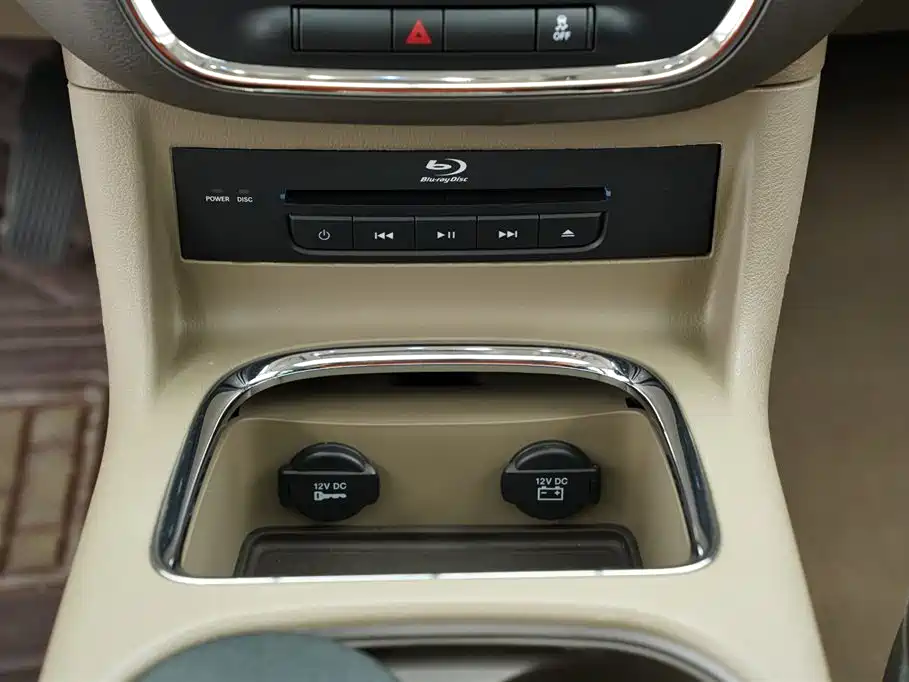 Chrysler Grand Voyager 2017 — фото 17