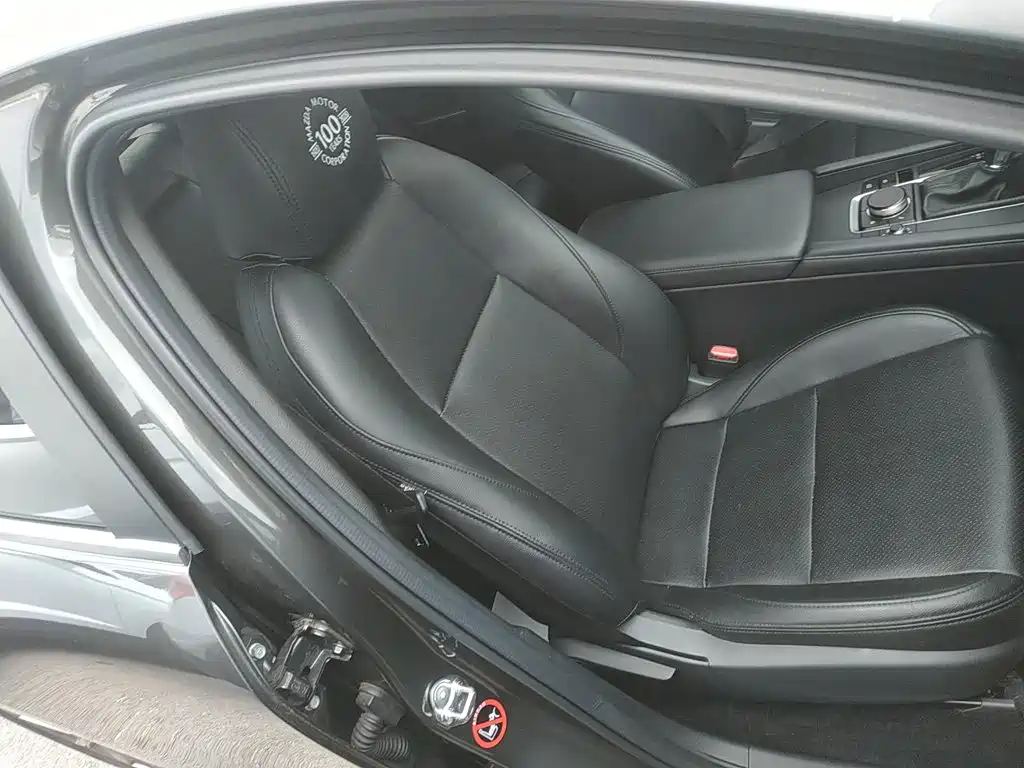 Mazda 3 Axela 2020 — фото 25